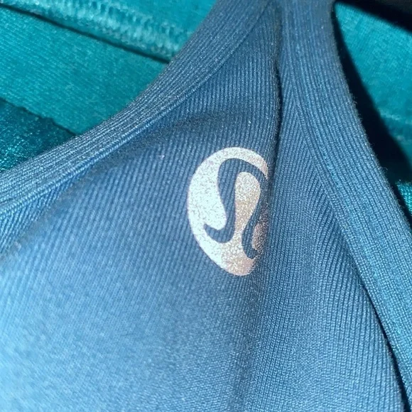 Size 8 lululemon tank - Picture 3 of 4